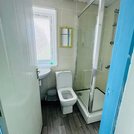 Oyo Unique Private Rooms - Bolton Central, Free Parking Exterior photo