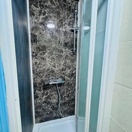 Oyo Unique Private Rooms - Bolton Central, Free Parking Exterior photo